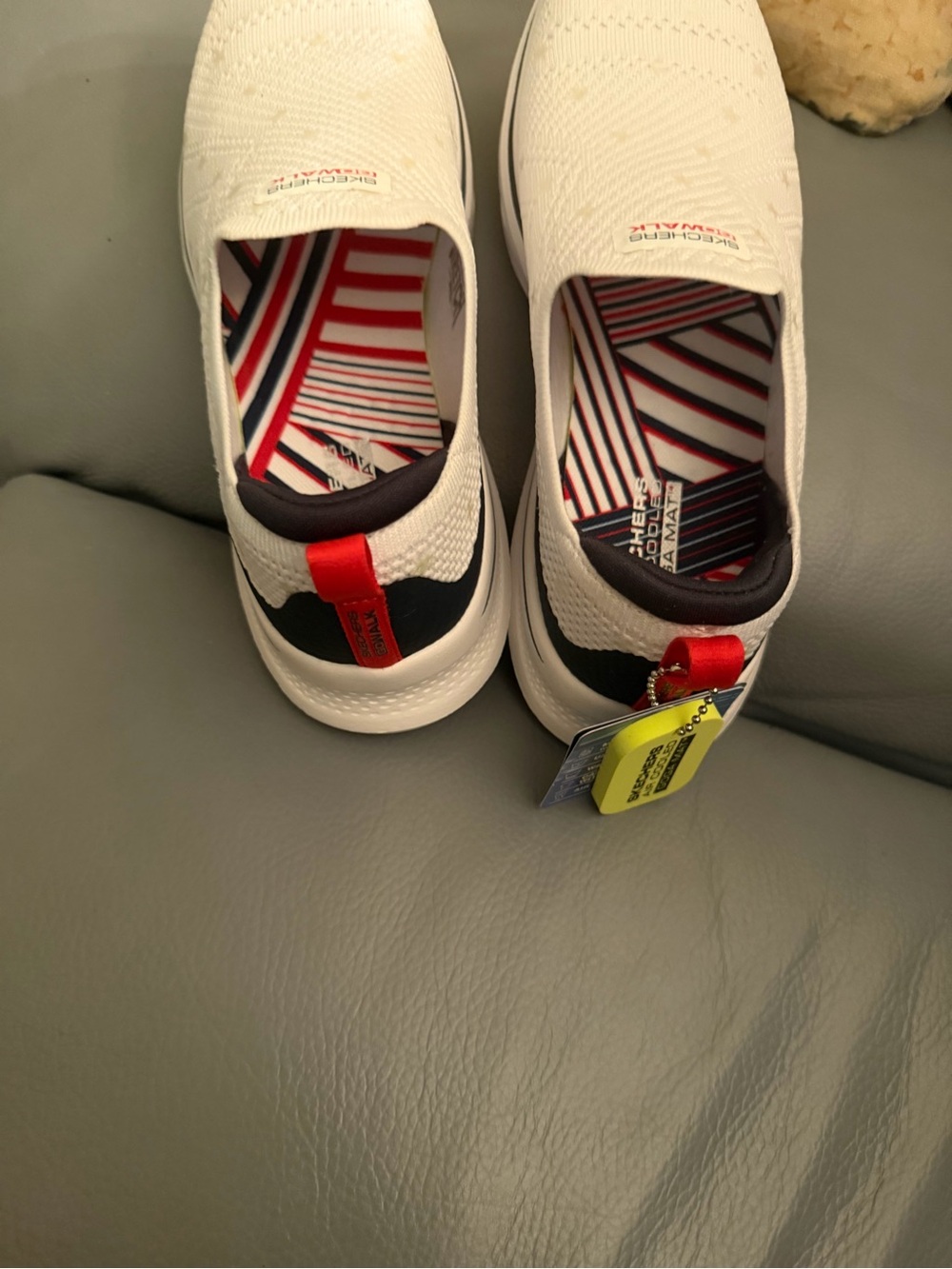 Skechers GOwalk cooled White Slip-On Knit Shoes with Subtle Star Accents 9 NWT - Picture 3 of 4